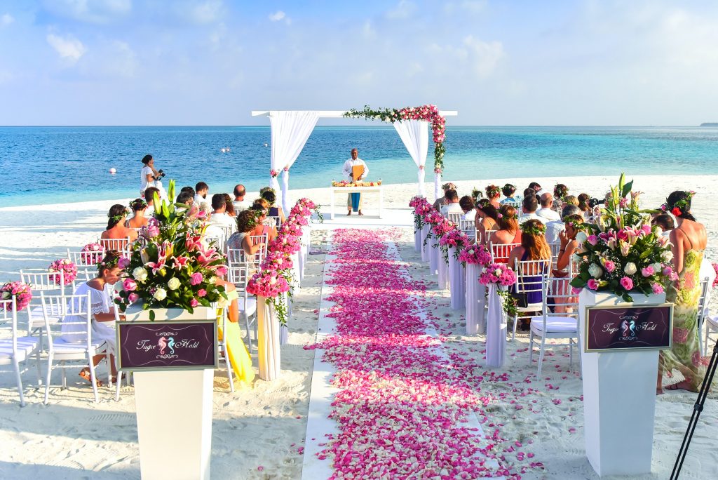 beach-wedding-ceremony-during-daytime-169198-1024x684